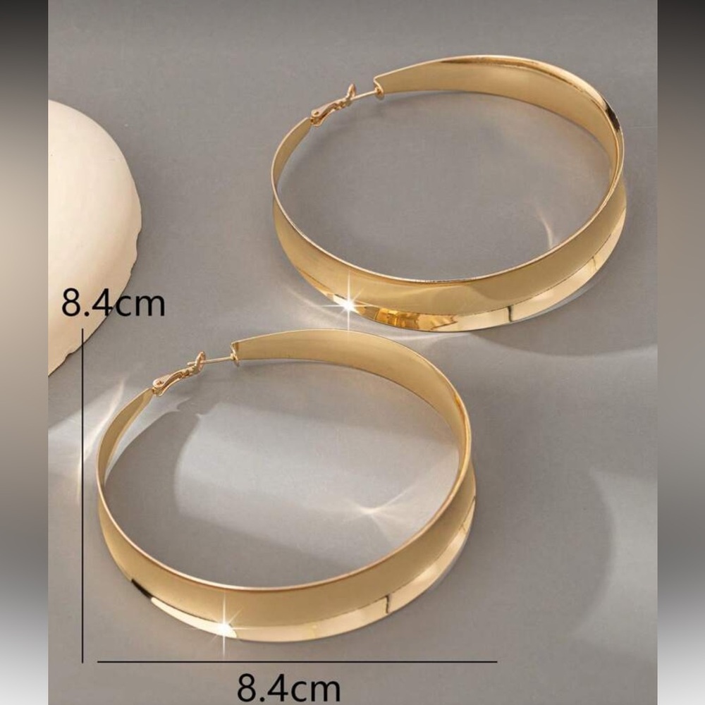Elegant Gold Hoop Earrings - Picture 3 of 4